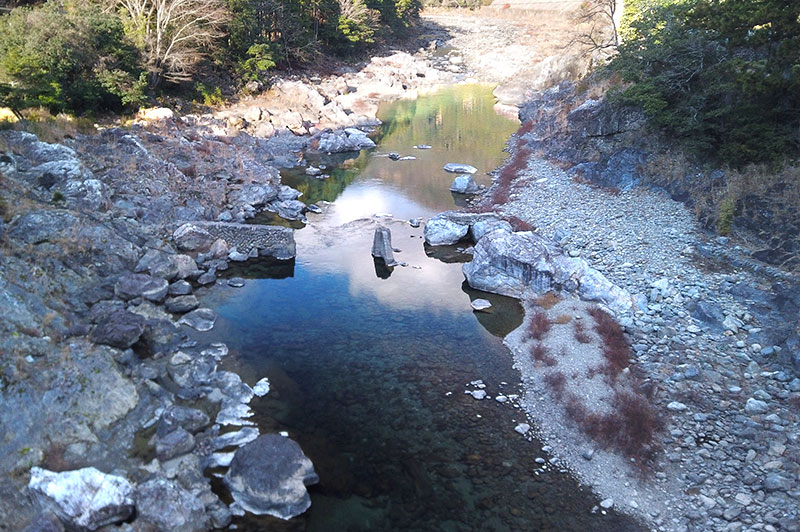 落滝橋からの川の様子