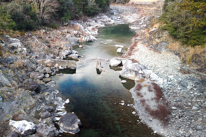 落滝橋からの川の様子