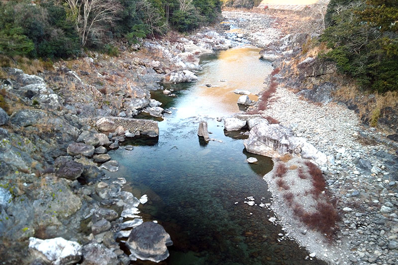 落滝橋からの川の様子