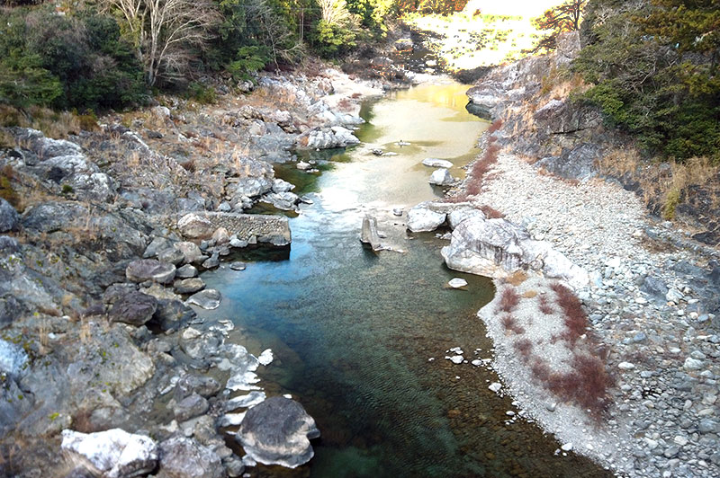落滝橋からの川の様子