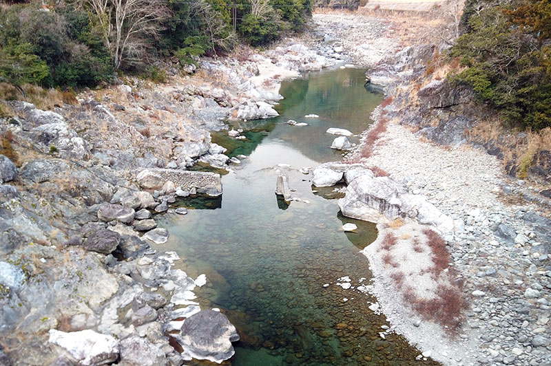 落滝橋からの川の様子