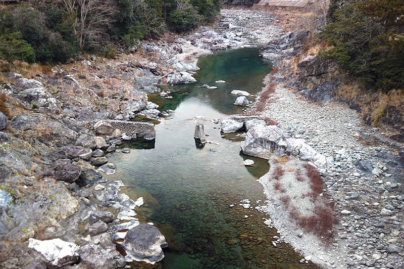 落滝橋からの川の様子