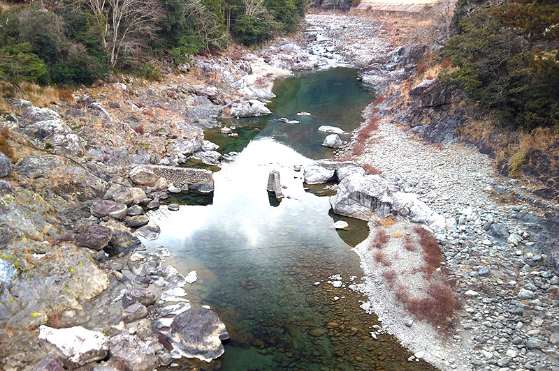 落滝橋からの川の様子
