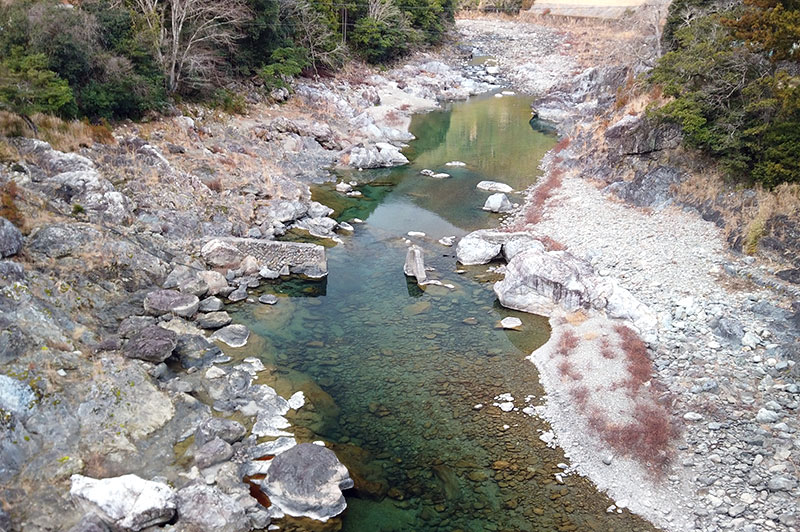 落滝橋からの川の様子