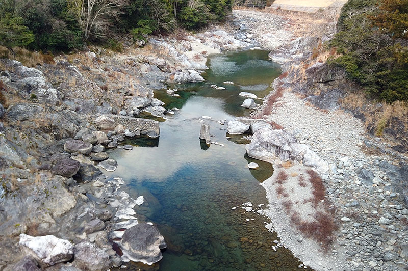 落滝橋からの川の様子