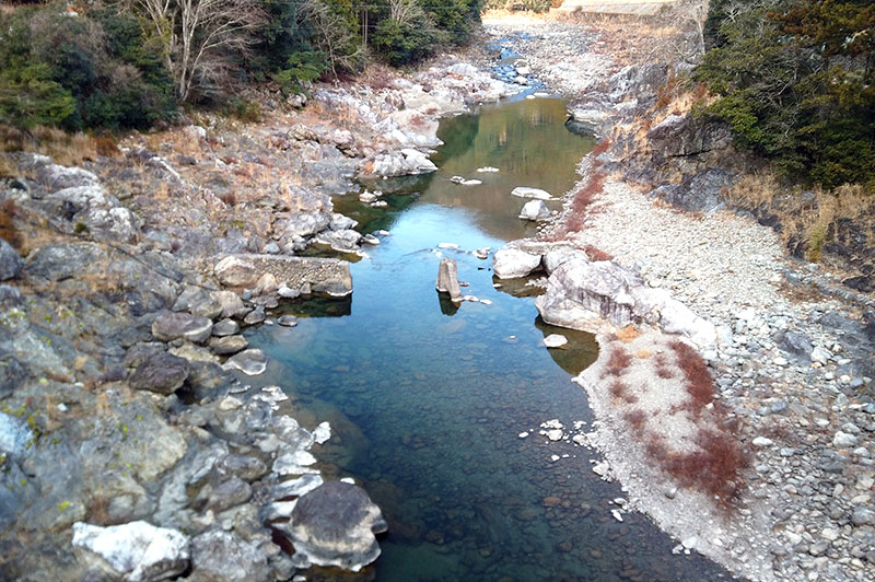 落滝橋からの川の様子