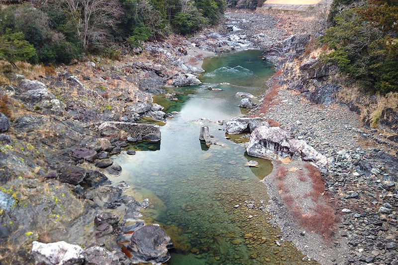 落滝橋からの川の様子