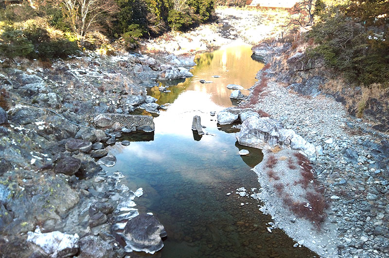 落滝橋からの川の様子