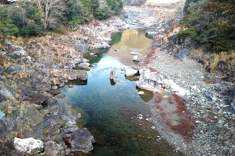 落滝橋からの川の様子