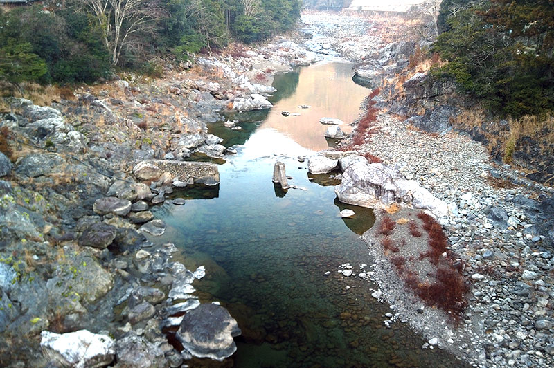 落滝橋からの川の様子