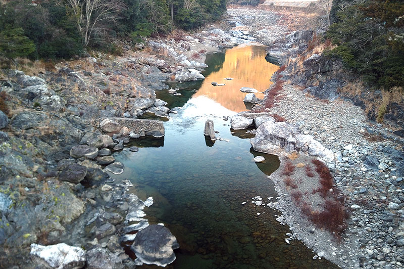 落滝橋からの川の様子