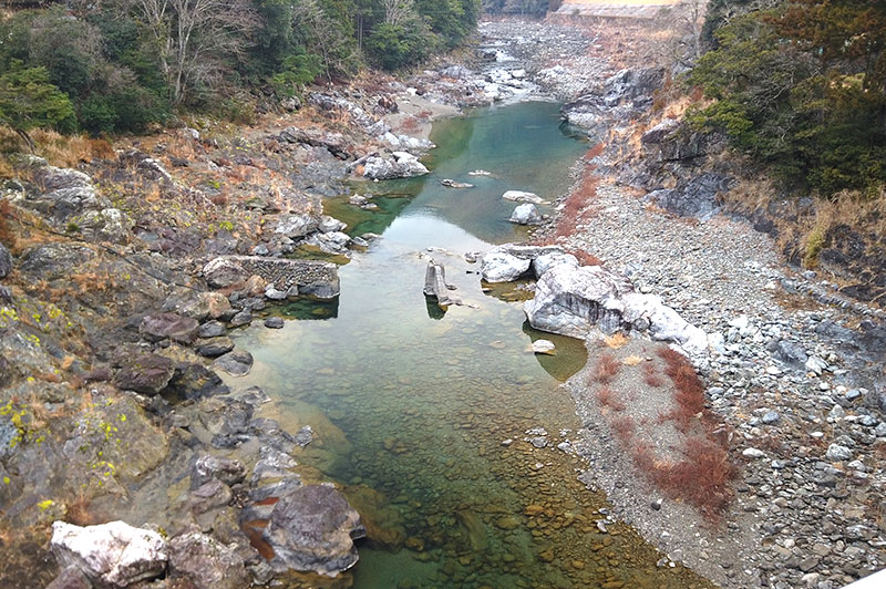 落滝橋からの川の様子