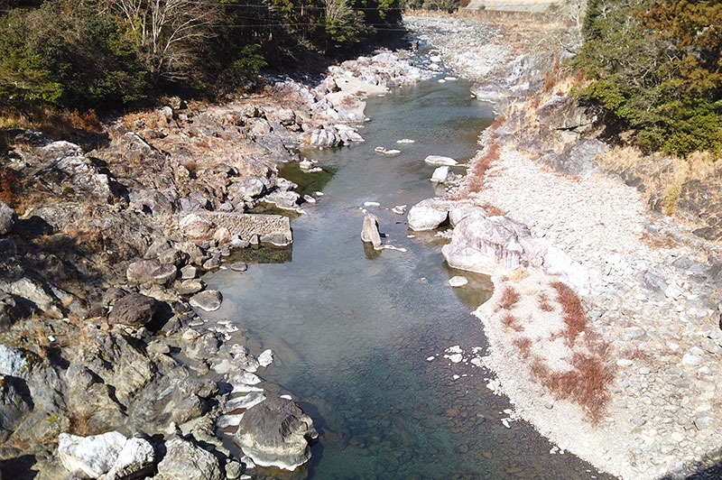 落滝橋からの川の様子