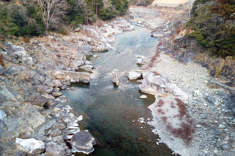 落滝橋からの川の様子