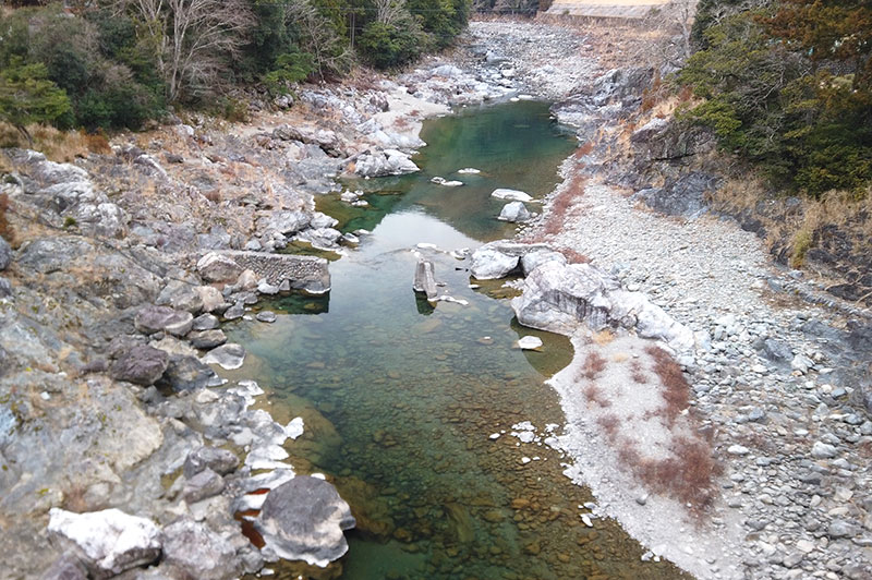 落滝橋からの川の様子