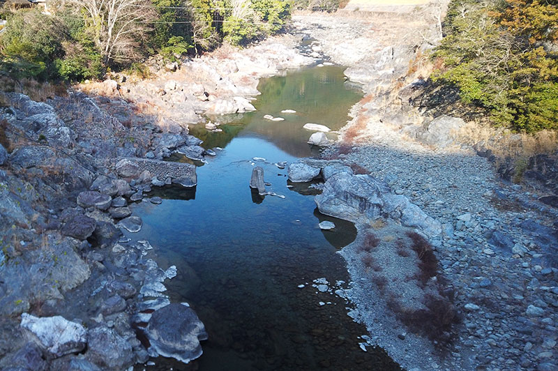 落滝橋からの川の様子