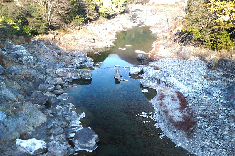 落滝橋からの川の様子