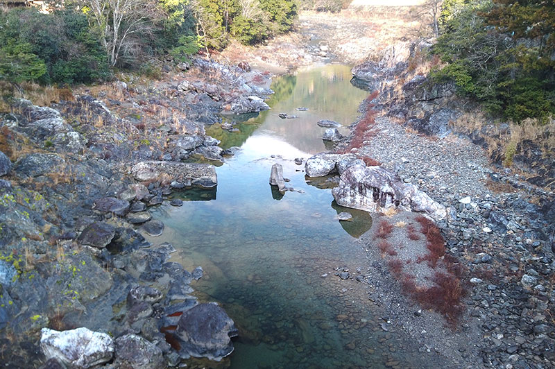 落滝橋からの川の様子