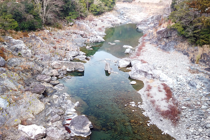 落滝橋からの川の様子