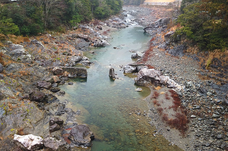 落滝橋からの川の様子