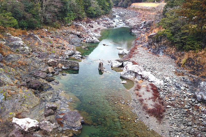落滝橋からの川の様子