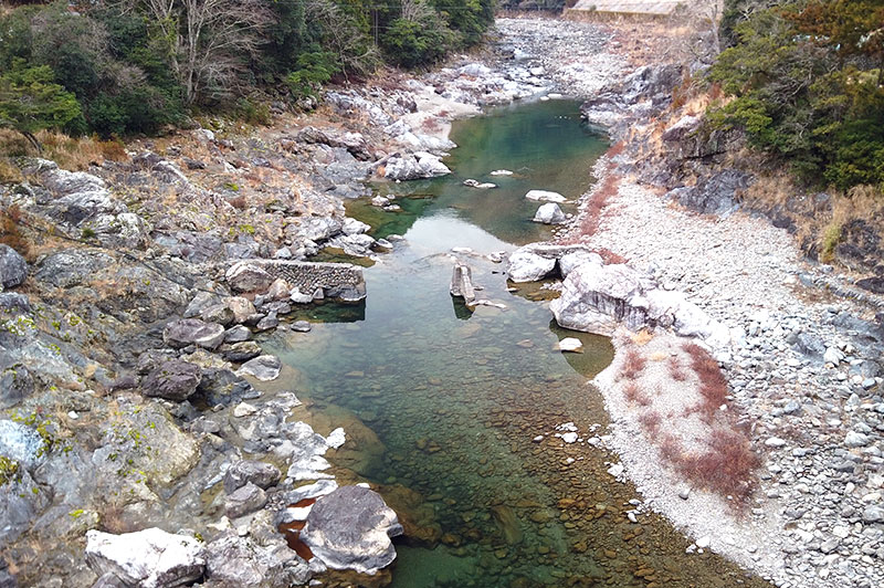 落滝橋からの川の様子