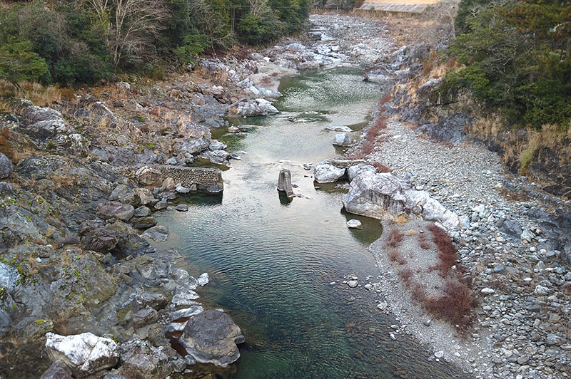落滝橋からの川の様子