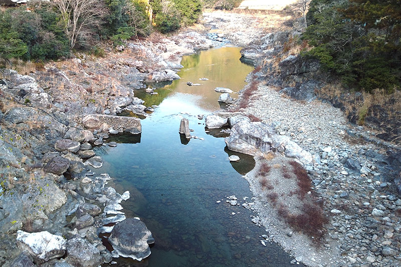 落滝橋からの川の様子