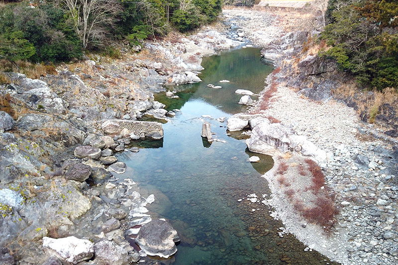 落滝橋からの川の様子