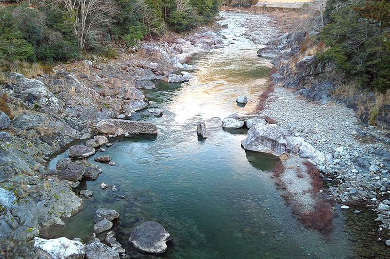 落滝橋からの川の様子