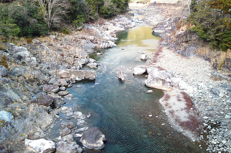 落滝橋からの川の様子