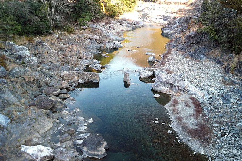 落滝橋からの川の様子