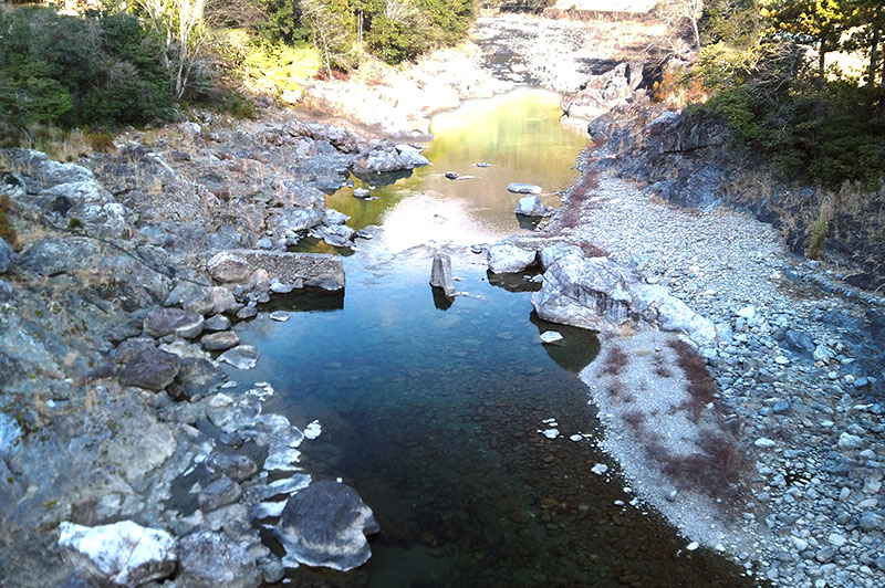 落滝橋からの川の様子