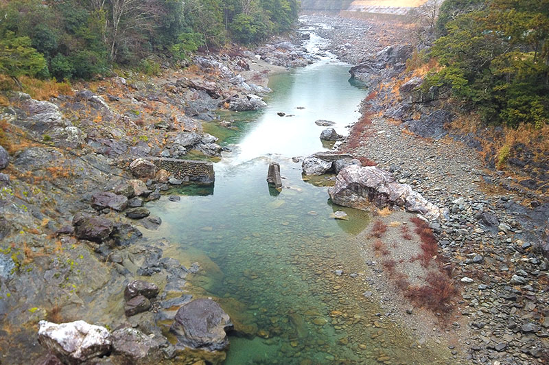 落滝橋からの川の様子