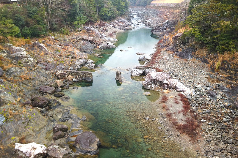 落滝橋からの川の様子