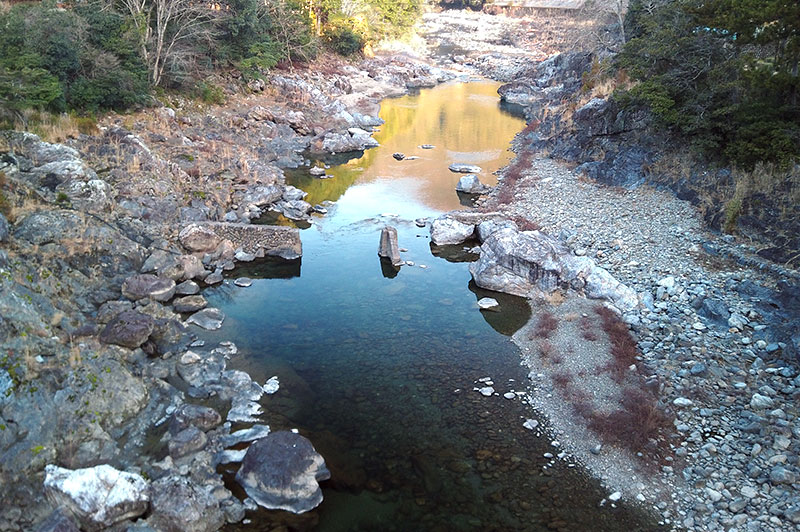 落滝橋からの川の様子