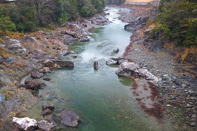落滝橋からの川の様子