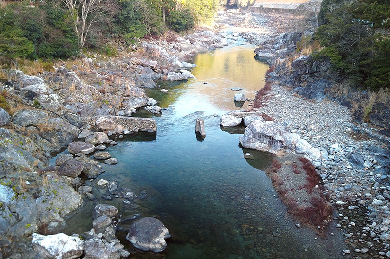 落滝橋からの川の様子