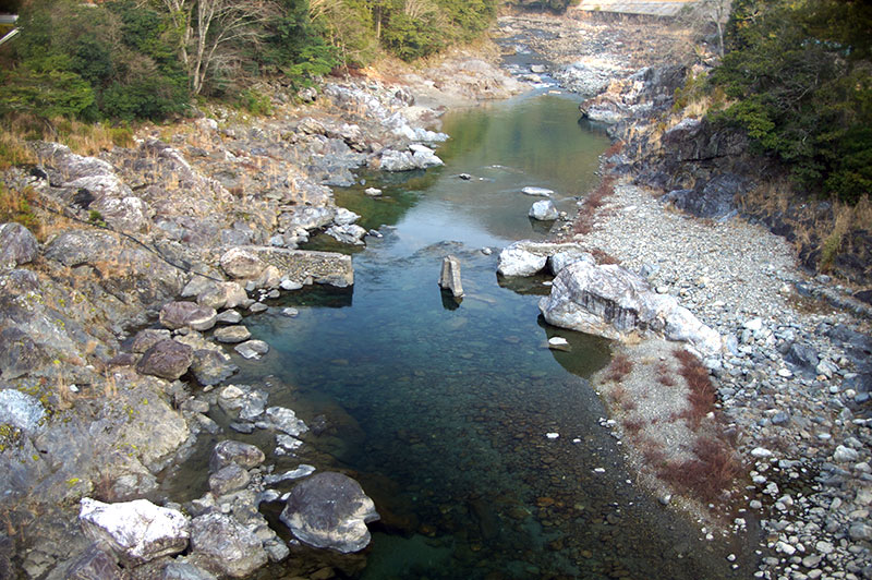 落滝橋からの川の様子