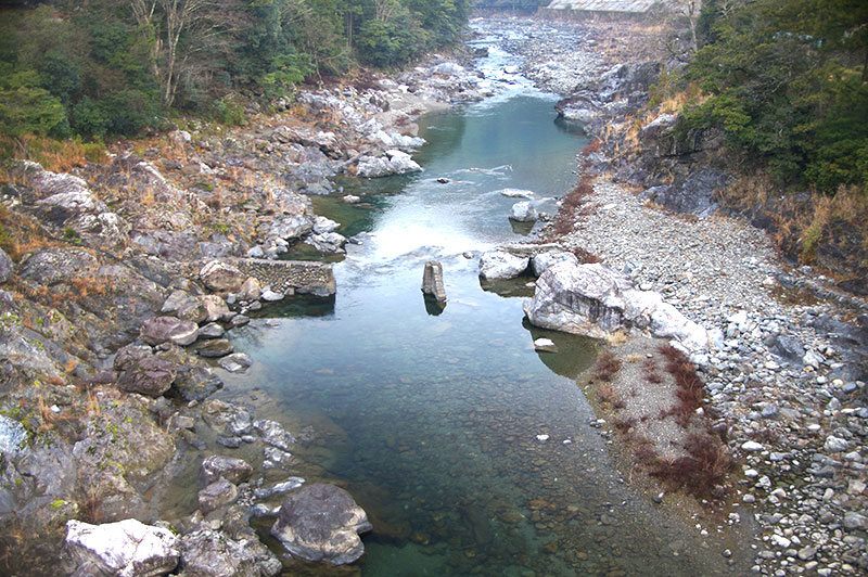 落滝橋からの川の様子