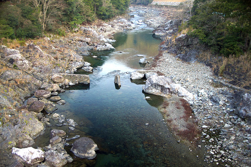 落滝橋からの川の様子