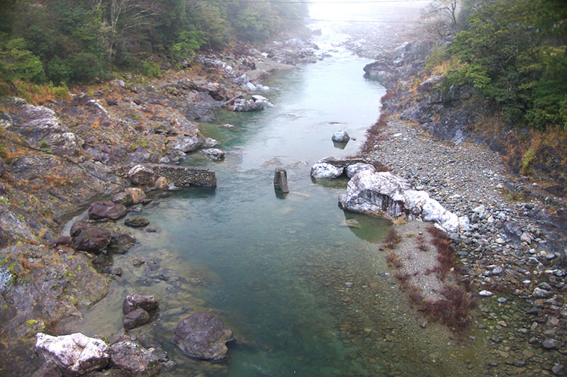 落滝橋からの川の様子