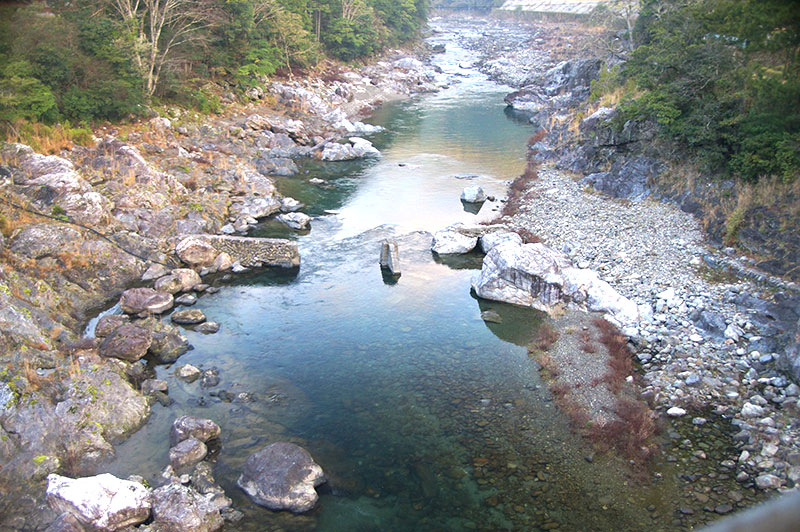 落滝橋からの川の様子