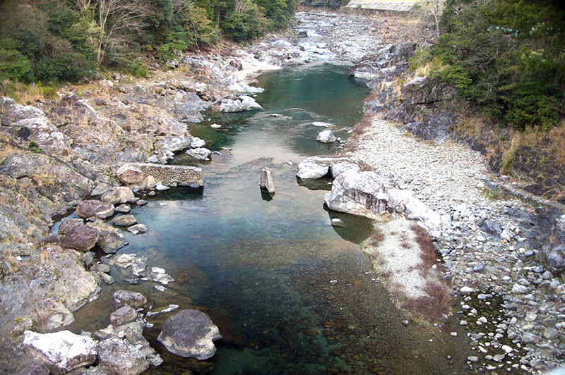落滝橋からの川の様子