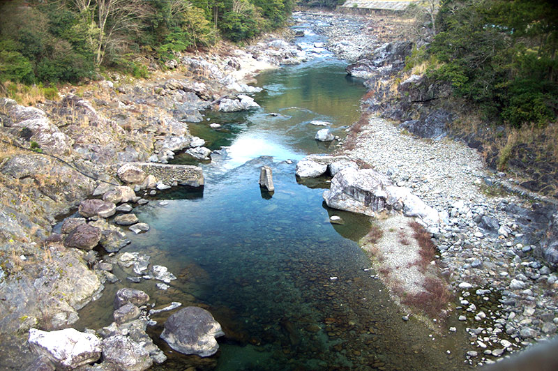 落滝橋からの川の様子
