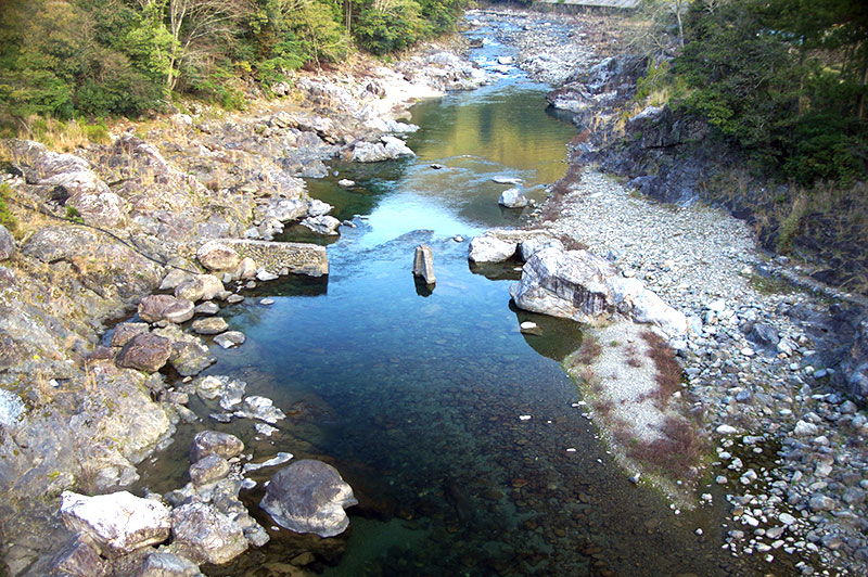 落滝橋からの川の様子