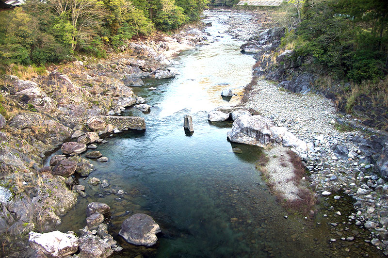 落滝橋からの川の様子
